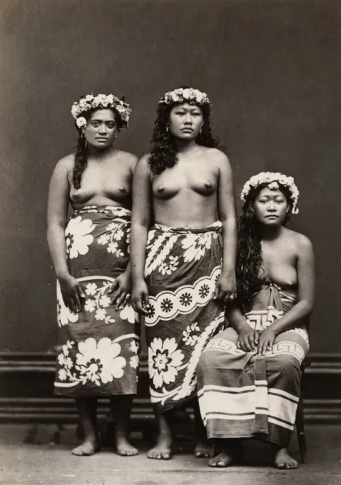 Framed Print : Pacific Islands, Oceania: portrait of young women Framed Print : Pacific Islands, Oceania: portrait of young women