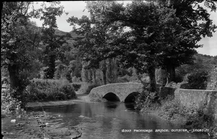 Framed Print : Packhorse Bridge in Dunster