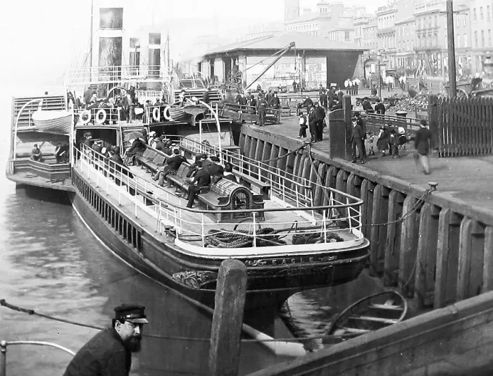 Framed Print : Paddle steamer, Broomielaw, Glasgow Framed Print : Paddle steamer, Broomielaw, Glasgow
