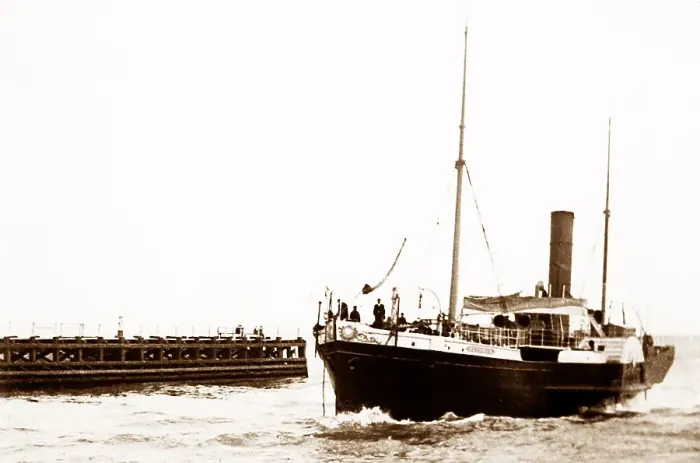 Framed Print : Paddle steamer on River Yare, Norfolk Framed Print : Paddle steamer on River Yare, Norfolk