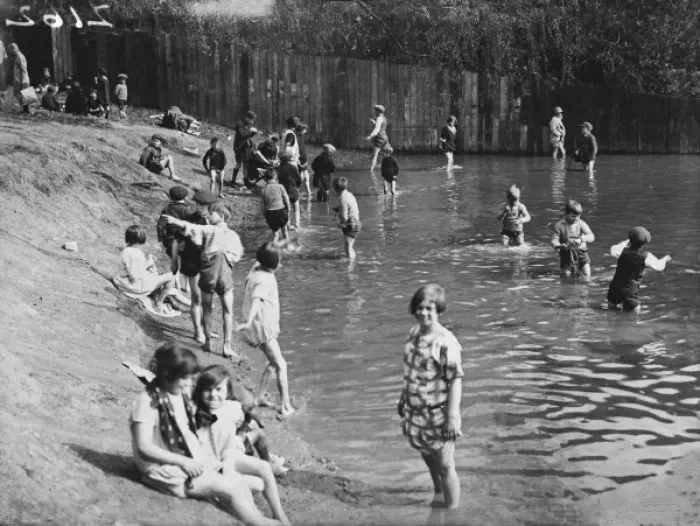 Framed Print : Paddling at Hampstead Framed Print : Paddling at Hampstead