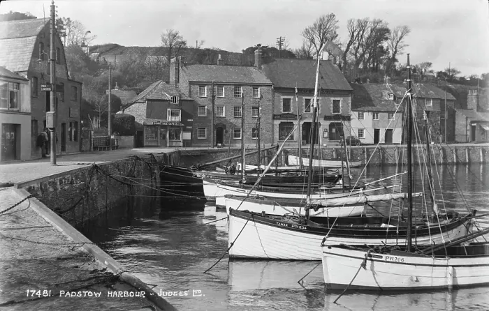 Framed Print : Padstow Harbour Framed Print : Padstow Harbour
