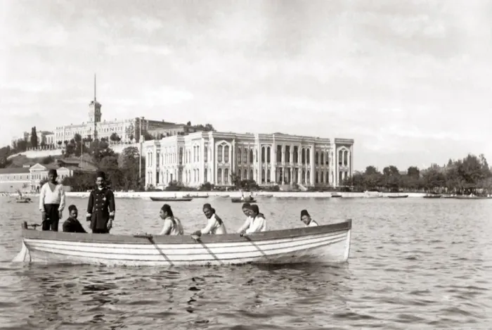 Framed Print : Palace, Constantinople, Istanbul, Turkey, circa 1890 Framed Print : Palace, Constantinople, Istanbul, Turkey, circa 1890