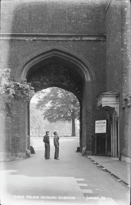 Framed Print : Palace Gateway, Richmond Framed Print : Palace Gateway, Richmond
