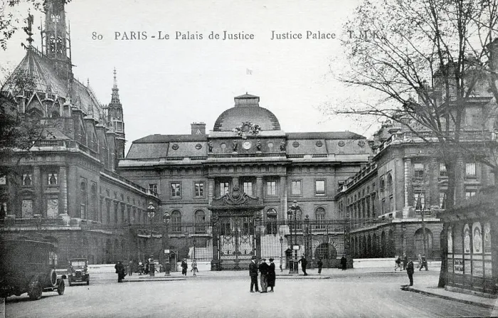 Framed Print : The Palace of Justice, Paris, France Framed Print : The Palace of Justice, Paris, France