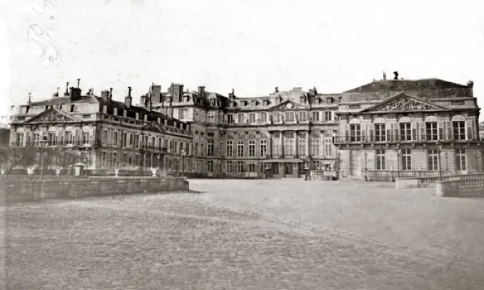 Framed Print : Palace at St Cloud pre destruction 1871 Franco-Prussian War Framed Print : Palace at St Cloud pre destruction 1871 Franco-Prussian War
