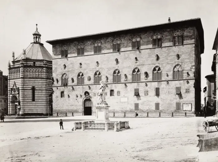 Framed Print : The Palazzo Pretorio or Palazzo del Podesta, Pistoia Framed Print : The Palazzo Pretorio or Palazzo del Podesta, Pistoia