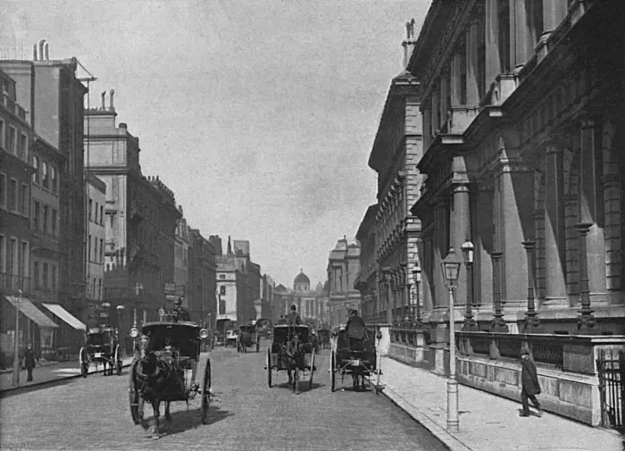 Framed Print : PALL MALL. Looking east towards Trafalgar Square Framed Print : PALL MALL. Looking east towards Trafalgar Square