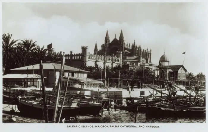 Framed Print : Palma Cathedral and Harbour, Majorca Framed Print : Palma Cathedral and Harbour, Majorca