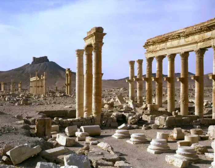 Framed Print : Palmyra, Syria - The Colonnade with view of Arab Castle Framed Print : Palmyra, Syria - The Colonnade with view of Arab Castle