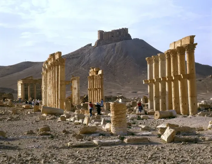 Framed Print : Palmyra, Syria - The Colonnade with view of Arab Castle Framed Print : Palmyra, Syria - The Colonnade with view of Arab Castle