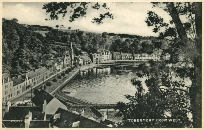 Framed Print : Panoramic view over Tobermory Harbour - from the west Framed Print : Panoramic view over Tobermory Harbour - from the west