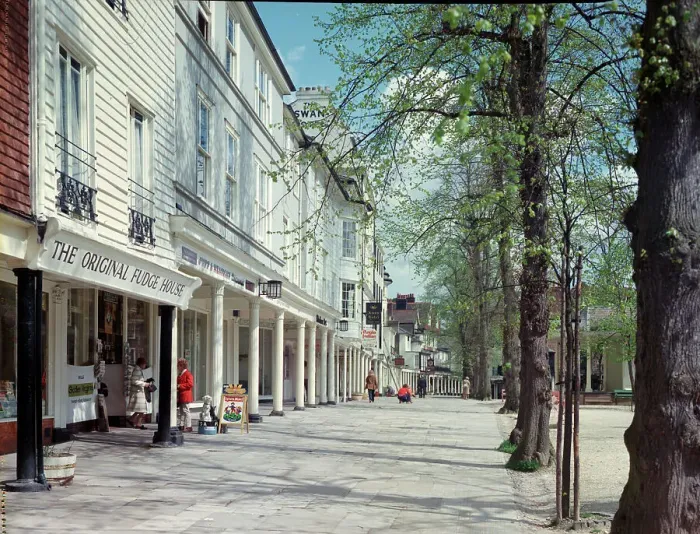 Framed Print : The Pantiles, Tunbridge Wells Framed Print : The Pantiles, Tunbridge Wells
