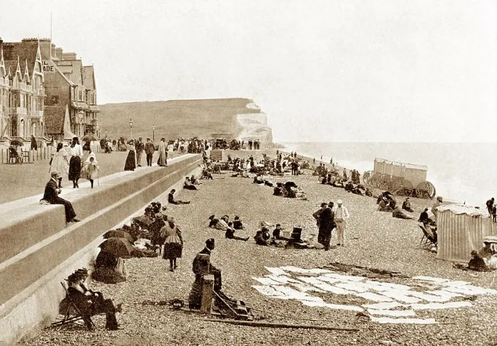Framed Print : The Parade, Seaford, early 1900s Framed Print : The Parade, Seaford, early 1900s