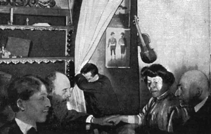 Framed Print : Paranormal: William S. Marriott demonstrates a flying fiddle Framed Print : Paranormal: William S. Marriott demonstrates a flying fiddle