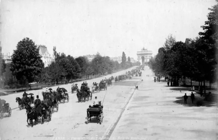 Framed Print : Paris, France - Avenue du Bois de Boulogne Framed Print : Paris, France - Avenue du Bois de Boulogne