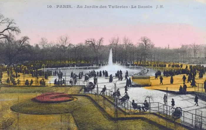 Framed Print : Paris, France - Tuileries Garden - Le Bassin Framed Print : Paris, France - Tuileries Garden - Le Bassin
