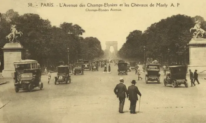 Framed Print : Paris - L Avenue des Champs Elysses - Les Chevaux de Marly Framed Print : Paris - L Avenue des Champs Elysses - Les Chevaux de Marly
