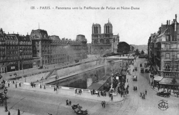 Framed Print : Paris / Notre Dame / Michel Framed Print : Paris / Notre Dame / Michel