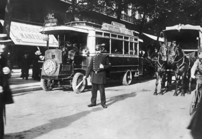 Framed Print : Paris Street Scene 1900