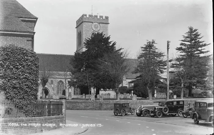 Framed Print : The Parish Church of Ringwood Framed Print : The Parish Church of Ringwood