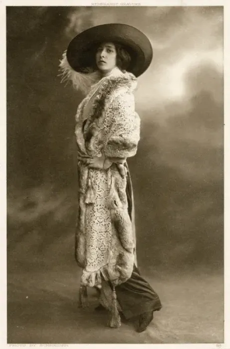 Framed Print : Parisian woman 1908 Framed Print : Parisian woman 1908