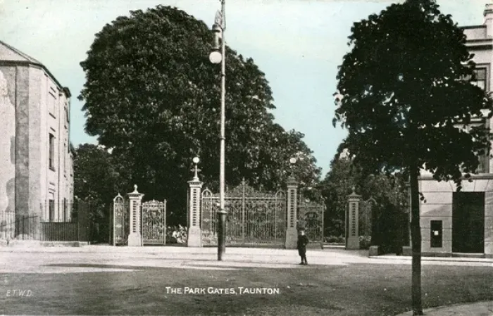 Framed Print : The Park Gates, Taunton, Somerset Framed Print : The Park Gates, Taunton, Somerset