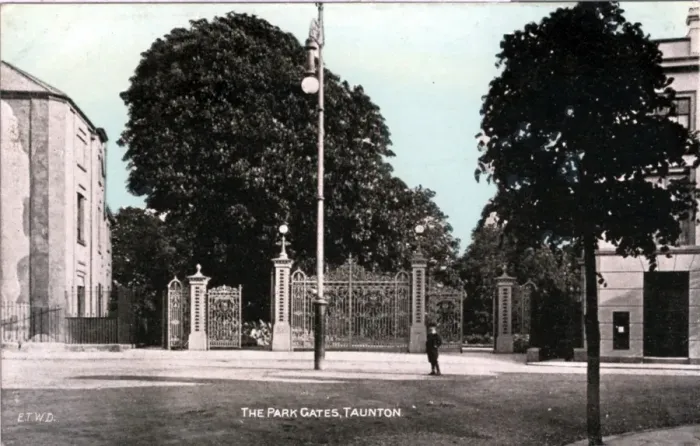 Framed Print : The Park Gates, Taunton, Somerset Framed Print : The Park Gates, Taunton, Somerset