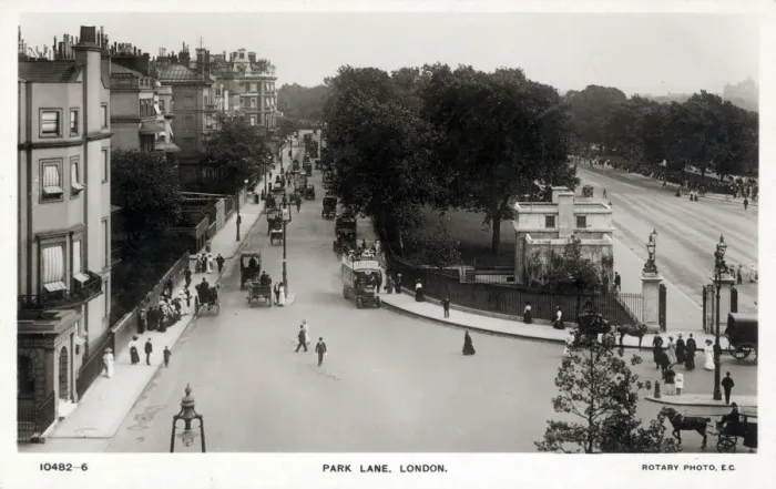 Framed Print : Park Lane, London. Date: circa 1910 Framed Print : Park Lane, London. Date: circa 1910