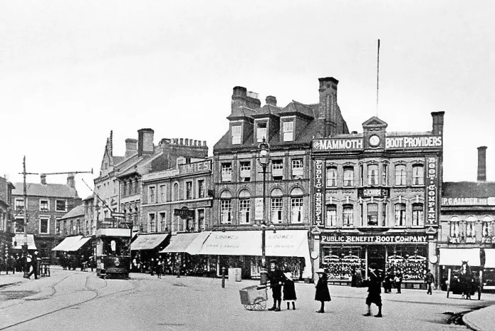 Framed Print : Park Square, Luton early 1900's Framed Print : Park Square, Luton early 1900's