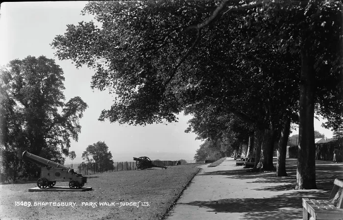 Framed Print : Park Walk in Shaftesbury Framed Print : Park Walk in Shaftesbury