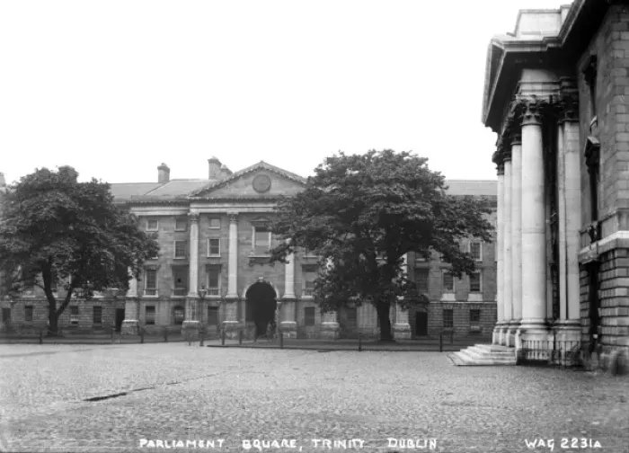 Framed Print : Parliament Sq. Trinity, Dublin Framed Print : Parliament Sq. Trinity, Dublin