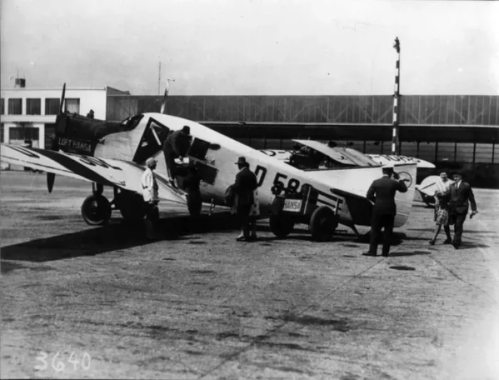 Framed Print : Passengers board a Junkers F13 D-582 Framed Print : Passengers board a Junkers F13 D-582