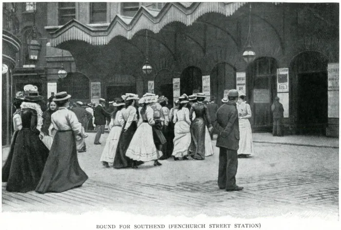 Framed Print : Passengers bound for Southend at Fenchurch Street Station Framed Print : Passengers bound for Southend at Fenchurch Street Station