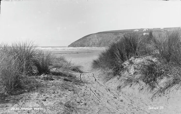 Framed Print : Pathway to Maygan Porth Beach Framed Print : Pathway to Maygan Porth Beach