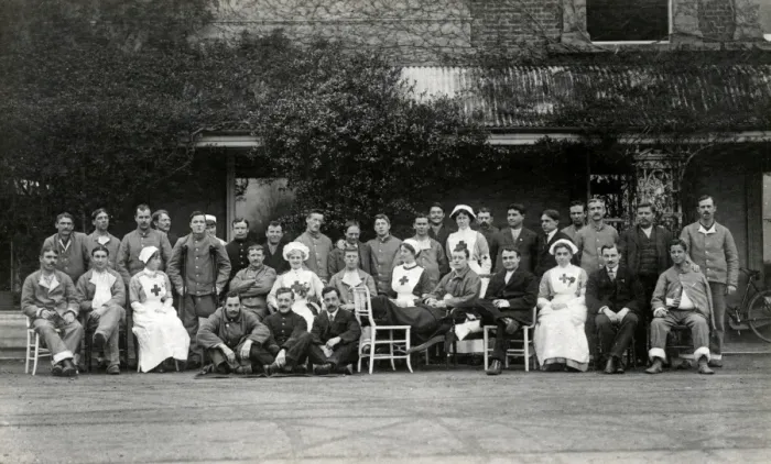 Framed Print : Patients & VAD staff, Quex Park Framed Print : Patients & VAD staff, Quex Park