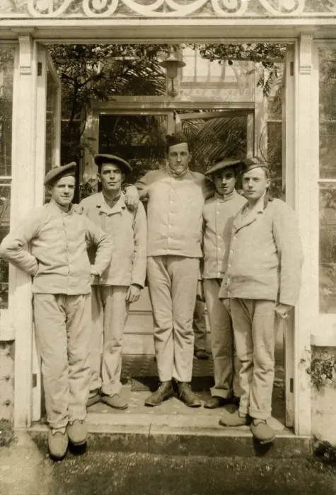 Framed Print : Five patients on the Winter Garden steps Quex Park VAD Hospi Framed Print : Five patients on the Winter Garden steps Quex Park VAD Hospi