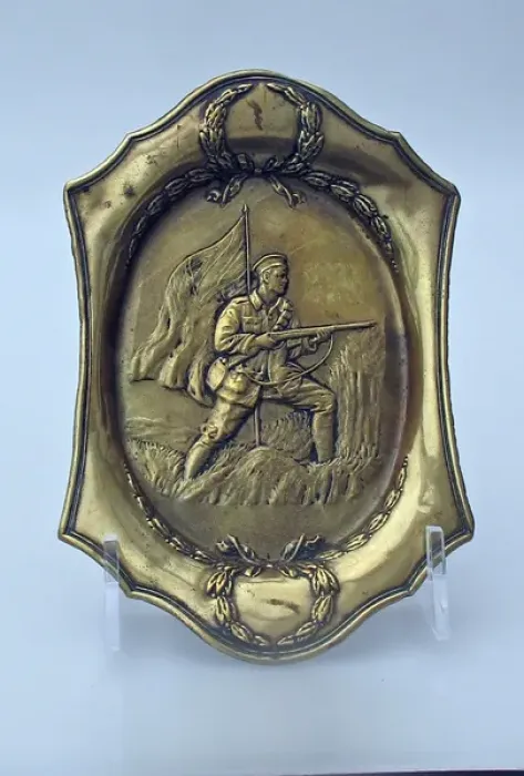 Framed Print : Patriotic ashtray showing a British Tommy on a battlefield Framed Print : Patriotic ashtray showing a British Tommy on a battlefield