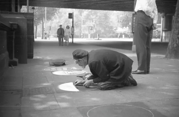 Framed Print : A pavement artist under Hungerford Bridge Framed Print : A pavement artist under Hungerford Bridge