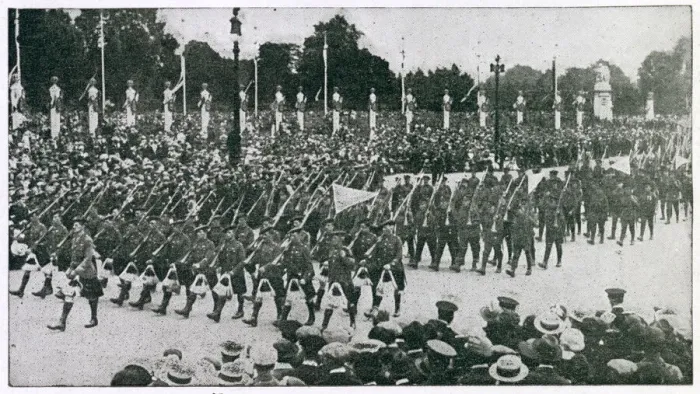 Framed Print : Peace Parade in London, to celebrate the end of World War One Framed Print : Peace Parade in London, to celebrate the end of World War One