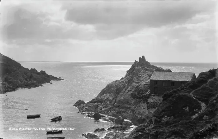 Framed Print : The Peak at Polperro Framed Print : The Peak at Polperro