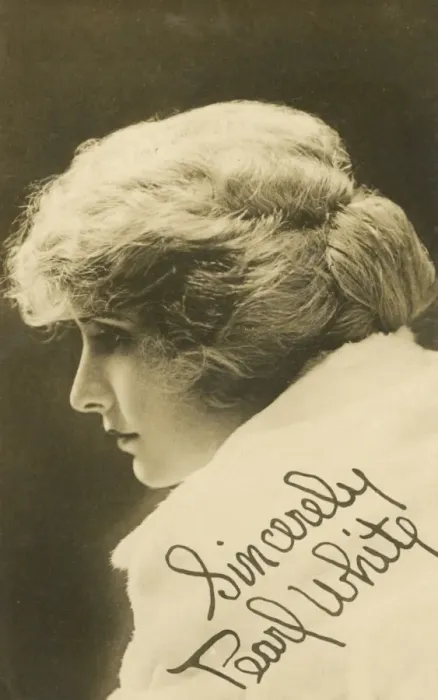 Framed Print : Pearl Fay White - American film actress and stunt star Framed Print : Pearl Fay White - American film actress and stunt star