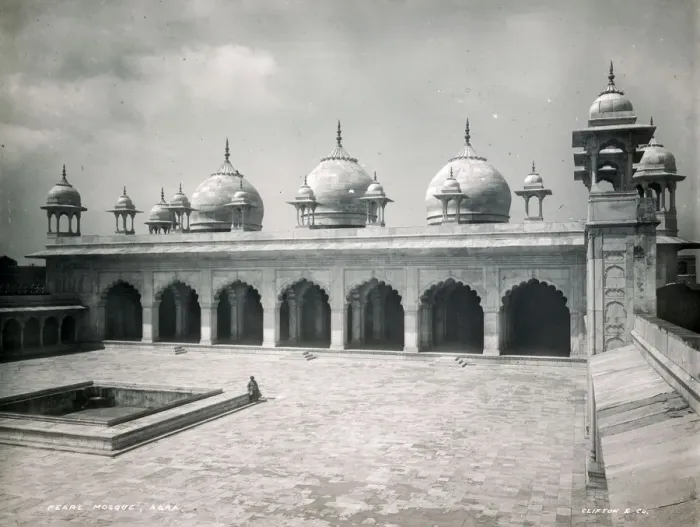 Framed Print : The Pearl Mosque at Agra, India Framed Print : The Pearl Mosque at Agra, India