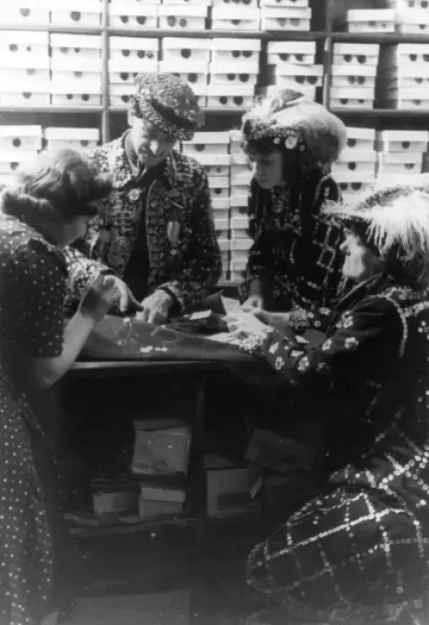 Framed Print : Pearly Kings Shopping Framed Print : Pearly Kings Shopping