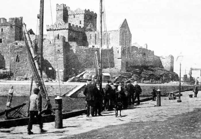 Framed Print : Peel Castle, Isle of Man Framed Print : Peel Castle, Isle of Man