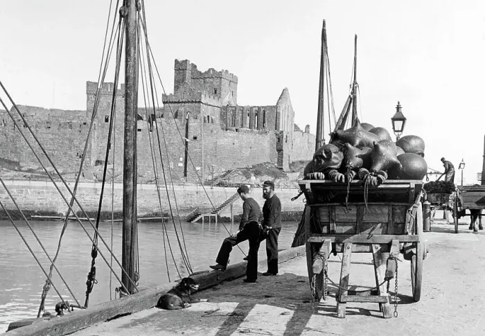Framed Print : Peel - Isle of Man - Quayside and Castle Framed Print : Peel - Isle of Man - Quayside and Castle