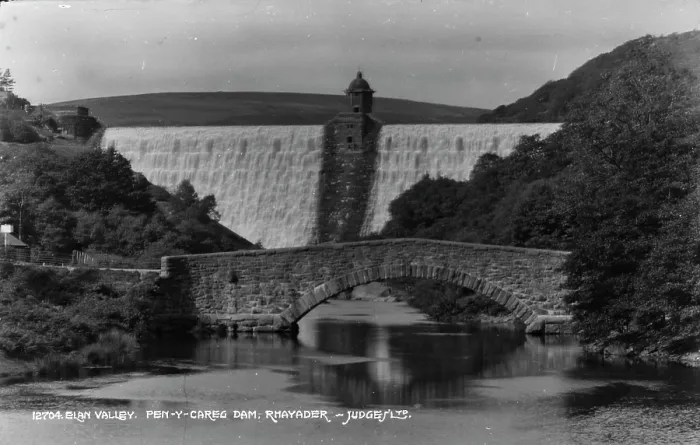 Framed Print : Pen-y-Careg Dam in Elan Valley Framed Print : Pen-y-Careg Dam in Elan Valley