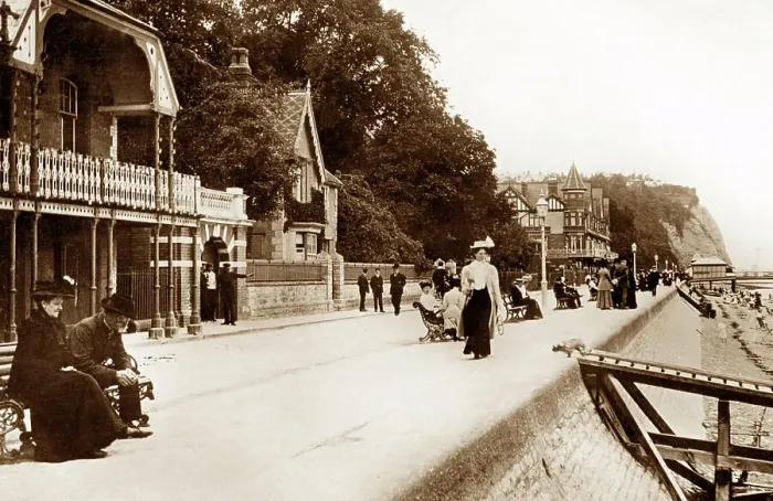 Framed Print : Penarth Promenade early 1900s Framed Print : Penarth Promenade early 1900s