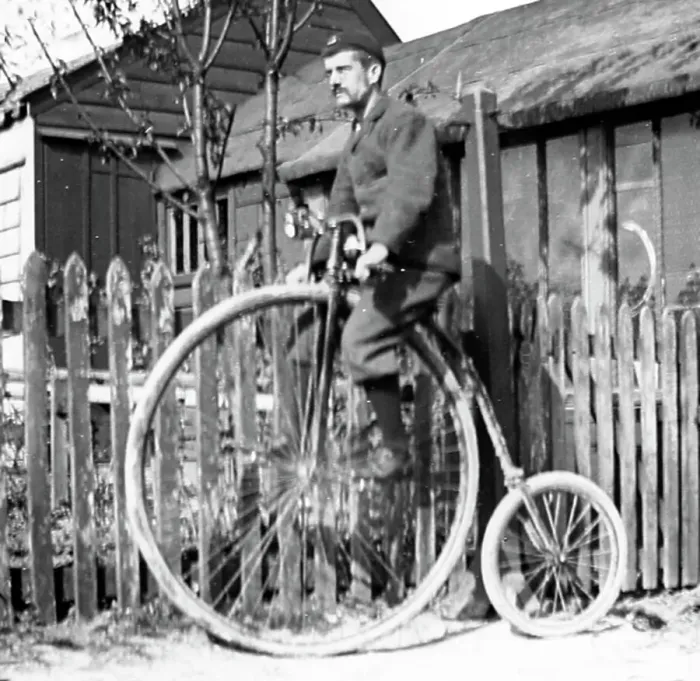 Framed Print : Penny farthing bicycle with pneumatic tyres, early 1900s Framed Print : Penny farthing bicycle with pneumatic tyres, early 1900s