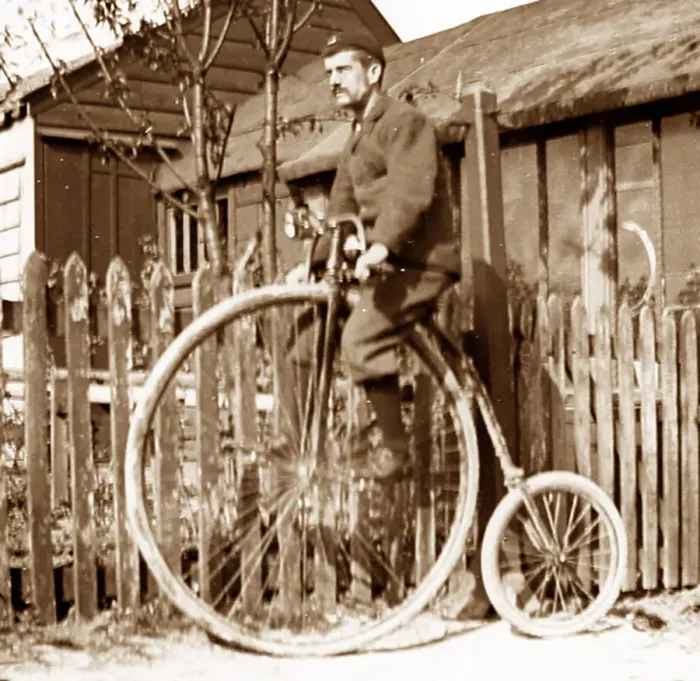 Framed Print : Penny farthing bicycle with pneumatic tyres, early 1900s Framed Print : Penny farthing bicycle with pneumatic tyres, early 1900s